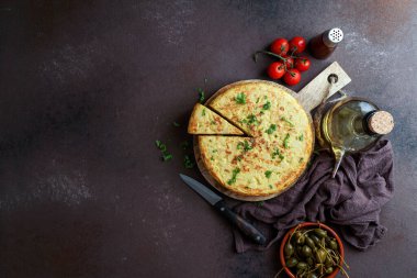 Patatesli tortilla, patatesli İspanyol omleti, tipik İspanyol mutfağı.