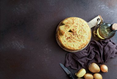 Patatesli tortilla, patatesli İspanyol omleti, tipik İspanyol mutfağı.