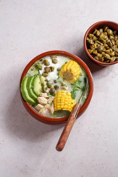 Traditionell Ajiaco Colombiano Colombiansk Soppa Med Potatis Kyckling Avokado Vanligt — Stockfoto