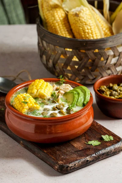 Traditionell Ajiaco Colombiano Colombiansk Soppa Med Potatis Kyckling Avokado Vanligt — Stockfoto