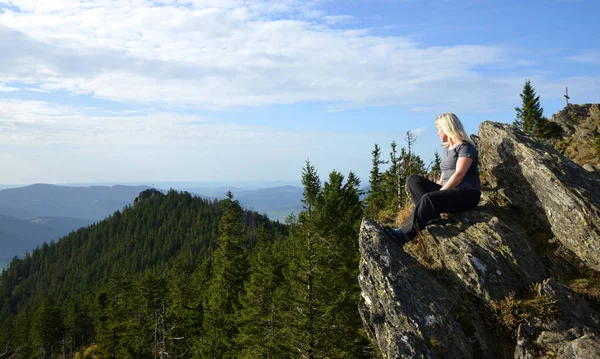 Frau Auf Dem Gipfel Des Großen Osser Nationalpark Bayerischer Wald — Stockfoto