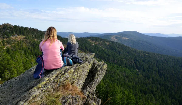 Dos Turistas Mujeres Cima Montaña Klein Osser Parque Nacional Bayerischer —  Fotos de Stock