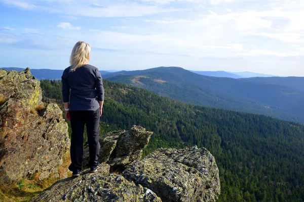 Frau Auf Dem Gipfel Des Klein Osser Nationalpark Bayerischer Wald — Stockfoto
