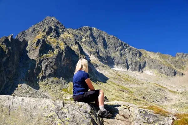 Vrouw Mala Studena Dolina Vysoke Tatry Tatra Gebergte Slowakije Stockfoto