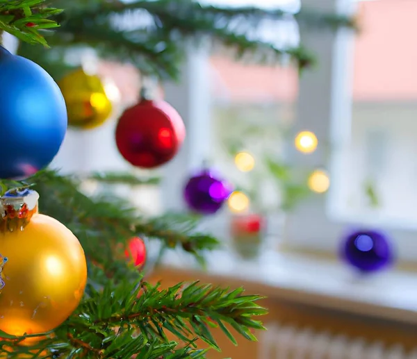 リビングルームでクリスマスツリーにかかってカラフルなクリスマス装飾ガラスボールの閉鎖 3Dレンダリング — ストック写真
