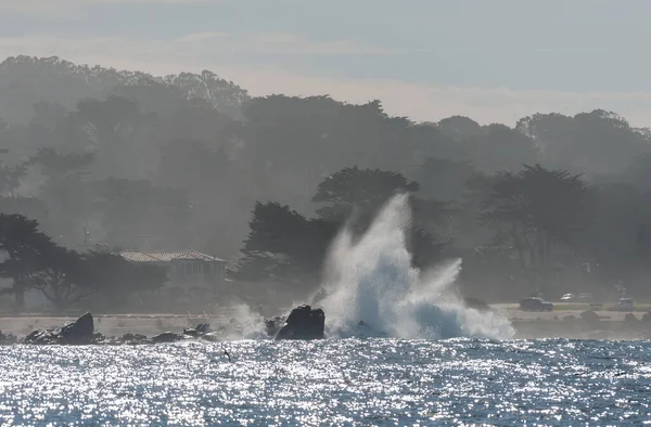 Onda Gigante Sta Infrangendo Una Scogliera Monterey Bay California — Foto Stock