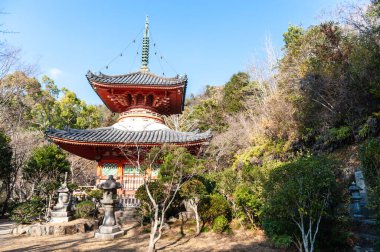 Hiroşima, Japonya - 2 Ocak 2020. Hiroşima 'daki ünlü Mitaki Dera tapınağının dış çekimi..