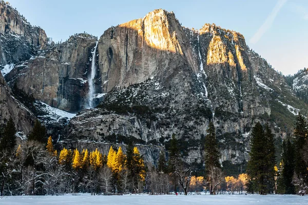 Yosemite Cae Durante Hora Dorada Una Brillante Mañana Enero Después — Foto de Stock