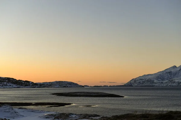 Landscape Shot Highlighting Rugged Mountains Snow Covered Beaches Arctic Norway — Φωτογραφία Αρχείου