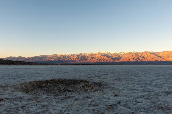 Пейзаж Района Бэдуотер Долине Смерти Около Восхода Солнца — стоковое фото