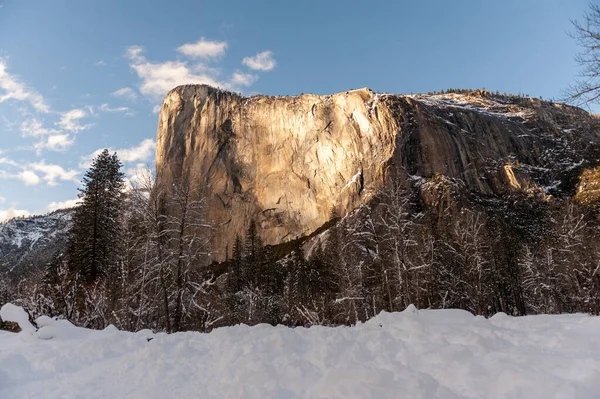 Außenansicht Des Schneebedeckten Talbodens Des Yosemite Nationalparks Einem Strahlend Sonnigen — Stockfoto