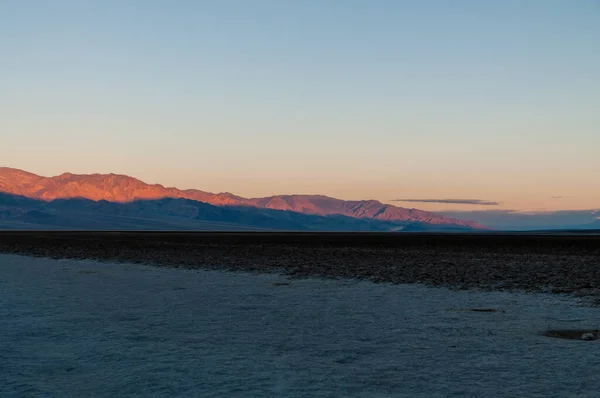Пейзаж Района Бэдуотер Долине Смерти Около Восхода Солнца — стоковое фото