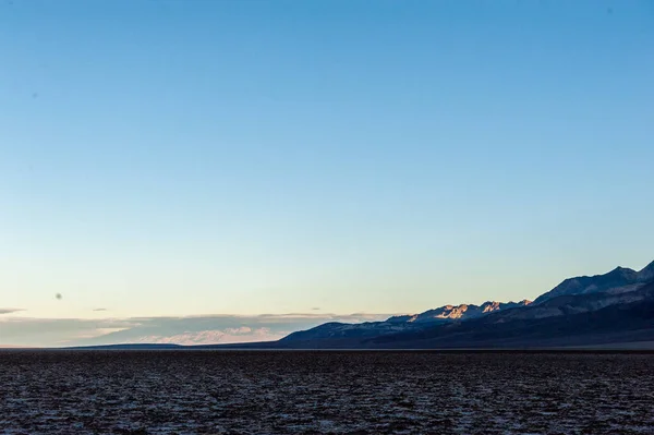 Tájkép Badwater Környékéről Death Valley Ben Napkelte Körül — Stock Fotó