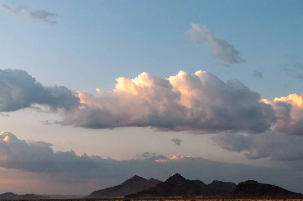 Günbatımının Etkisi Susriem Nambia Daki Bir Kamp Alanından Sossusvlei Geçit — Stok fotoğraf