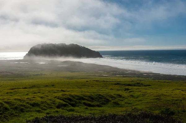 Uno Strato Nebbia Stende Point Sur California — Foto Stock