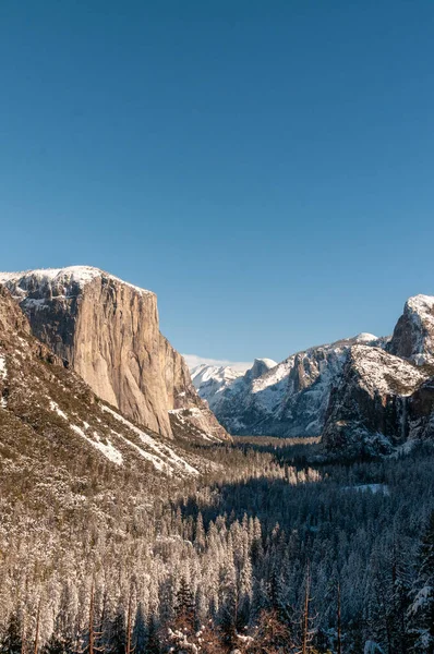 Landscape Shot Yosemite Valley Tunnel View Lookout Showing Capitan Half — стоковое фото