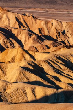 Sabahın erken saatlerinde Zabriskie Point, Ölüm Vadisi 'nde, Aralık sonlarında.