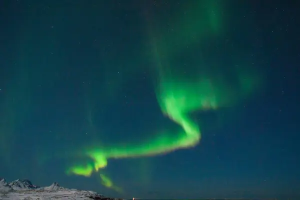 Brillantes Colores Verdes Luz Del Norte Aurora Borealis Ilumina Cielo — Foto de Stock