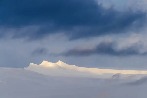 Ένα Τοπίο Της Ανταρκτικής Τραβηγμένο Κατά Διάρκεια Της Χρυσής Ώρας — Φωτογραφία Αρχείου