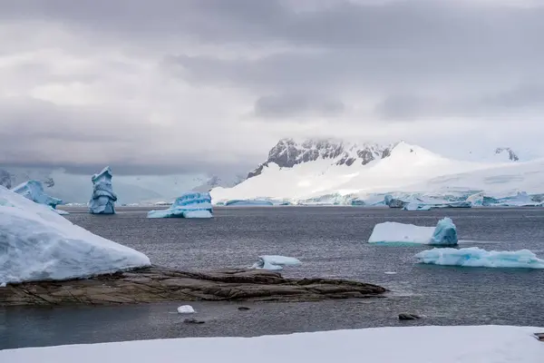 Dev Buzdağı Ilginç Şekilli Buz Oluşumu Portal Point Ten Görüldüğü — Stok fotoğraf