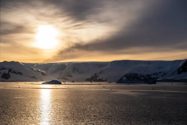 Icebergs Glaciers Align Coast Antarctic Peninsula Its Many Islands Image — Zdjęcie stockowe