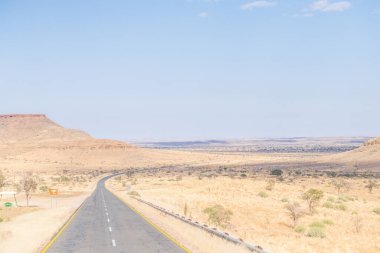 Güney Namibya çölünün manzarası..