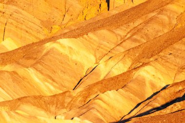 Sabahın erken saatlerinde Zabriskie Point, Ölüm Vadisi 'nde, Aralık sonlarında.