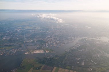 Amsterdam 'dan kalkan bir uçaktan güzel bir hava manzarası..