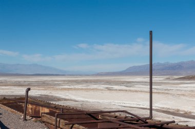 Harmony Borax, Ölüm Vadisi, Kaliforniya 'daki eski madencilik çalışmalarının kalıntıları..