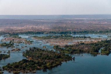 Victoria Şelalesi yakınlarındaki Zambezi nehrinin hava görüntüsü, Zimbabwe