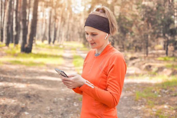 Young Girl Morning Run Sunny Pine Forest Cardio Workout Healthy — Stock Photo, Image