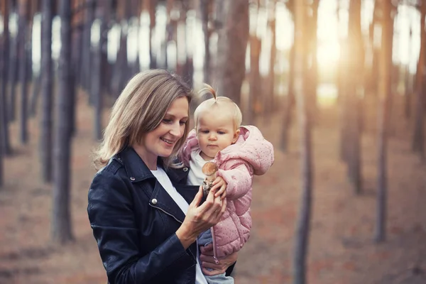 Mom Little Baby Daughter Walking Pine Forest Mother Carries Her — Stockfoto