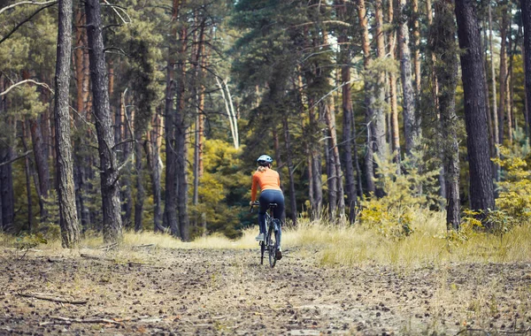 Happy Woman Cyclist Helmet Rides Forest Mountain Bike Adventure Travel — Stock Photo, Image