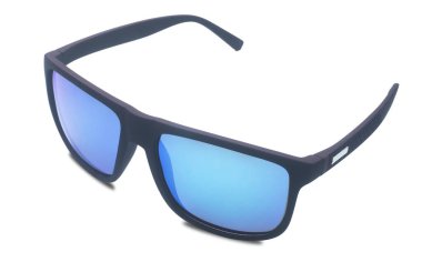 Kırpma yolu ile beyaz üzerine izole klasik güneş gözlüğü