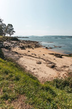 Galiçya, İspanya 'da yarasalı bakir plajı