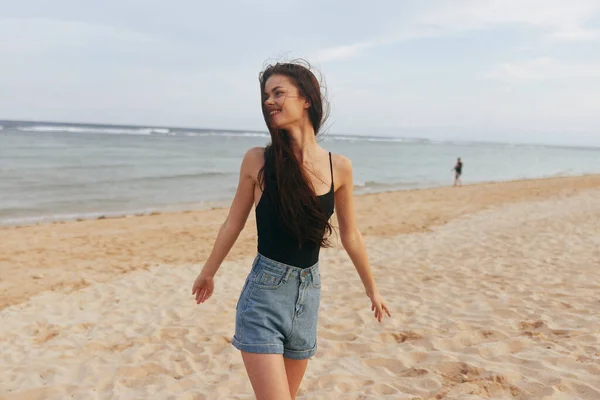 Jean Γυναίκα Ωκεανός Ομορφιά Ελευθερία Ήλιος Διακοπές Παραλία Θηλυκό Καλοκαίρι — Φωτογραφία Αρχείου