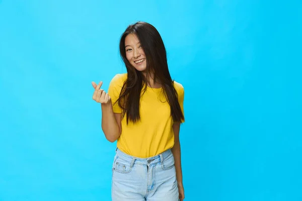 Mujer Asiática Sonriendo Con Los Dientes Señalando Con Dedo Fondo —  Fotos de Stock