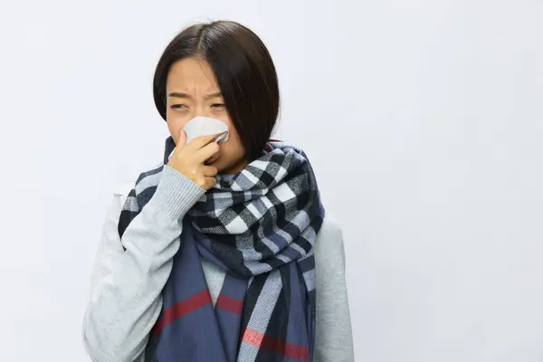 Азіатська Жінка Холодний Грип Тримає Носову Хустинку Гарячкою Хворим Вірус — стокове фото