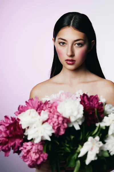 Woman Pink Attractive Make Eye Flower Beauty Lip Blush Model — Stock Photo, Image