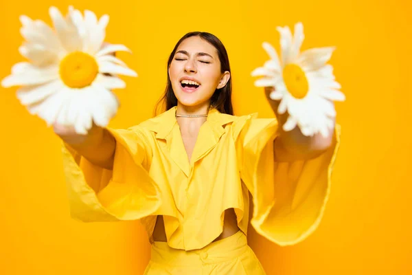 woman joyful caucasian attractive portrait face studio chamomile young model flower person fashion smile day happiness freedom pretty beauty valentines yellow happy