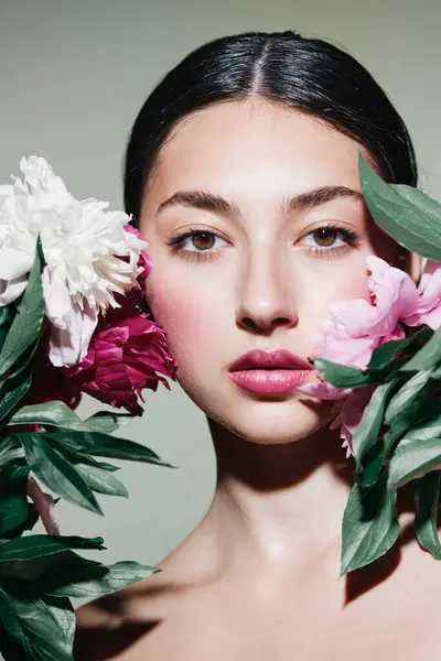 Woman Makeup Flower Natural Fresh Healthy Portrait Face Pink Care — Stock Photo, Image