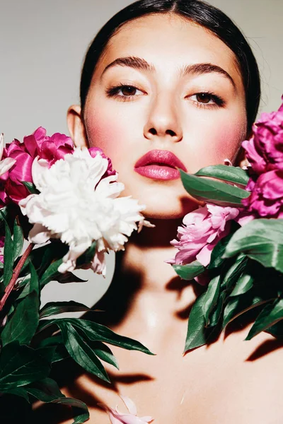 Woman Fresh Closeup Skincare Bouquet Portrait Blush Spa Make Care — Stock Photo, Image