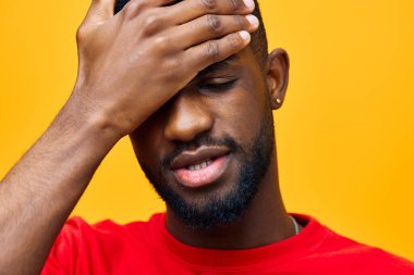 Afrikalı, turuncu, moda dişleri bej rengi, gri, günlük, kendine güvenen adam modeli, Afro-Amerikan portresi kırmızı, siyah stüdyo, Amerikalı, çekici.