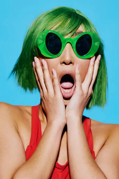 Woman Fashion Mouth Makeup Trendy Smile Wig Asian Eyes Green — Stock Photo, Image