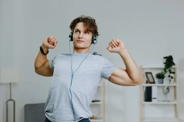 Sportbekleidung Mann Gesunde Kopfhörer Fit Indoor Technologie Fitness Bewegung Gesundheit — Stockfoto