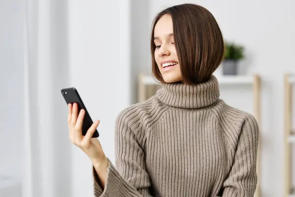 beauty woman smartphone photo beautiful mobile camera selfie happiness smile comfortable home happy model girl blog modern emotion phone blogger pretty