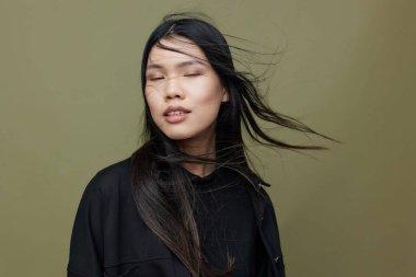 Kadın kadın kuaför kuaförü portresi Asyalı kız Japon Koreli çekici kozmetik güzel model siyah saç uzun çekici moda güzellik saçı şirin makyaj