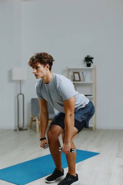 Dambıllar erkek eğitim odası canlı gri sağlık egzersiz evi spor paspasları ev erkeği ev erkeği ev erkeği güçlü karın kasları aktivitesi