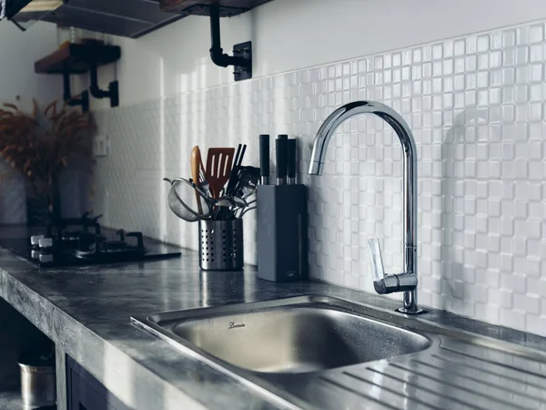 Modern Mutfak Lavabosu Şık Bir Mekan Yüksek Kalite Fotoğraf — Stok fotoğraf