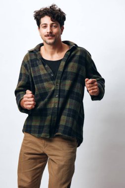 Erkek gülüşü erkek yaşam tarzı doğal moda, neşe, moda, stüdyo tarzı, stil sahibi, hippi, genç, kopyacı, güzel tarz moda tişört.